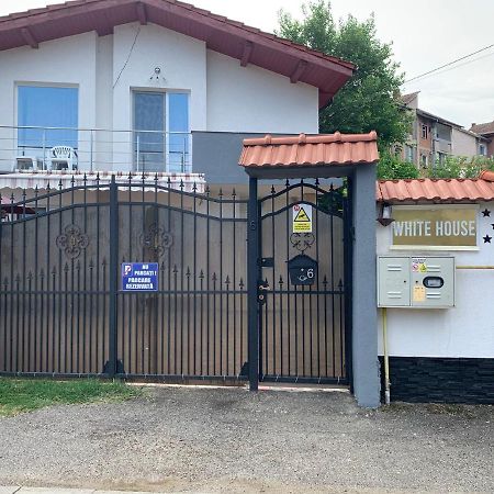 White House Guest House Hunedoara Exterior foto