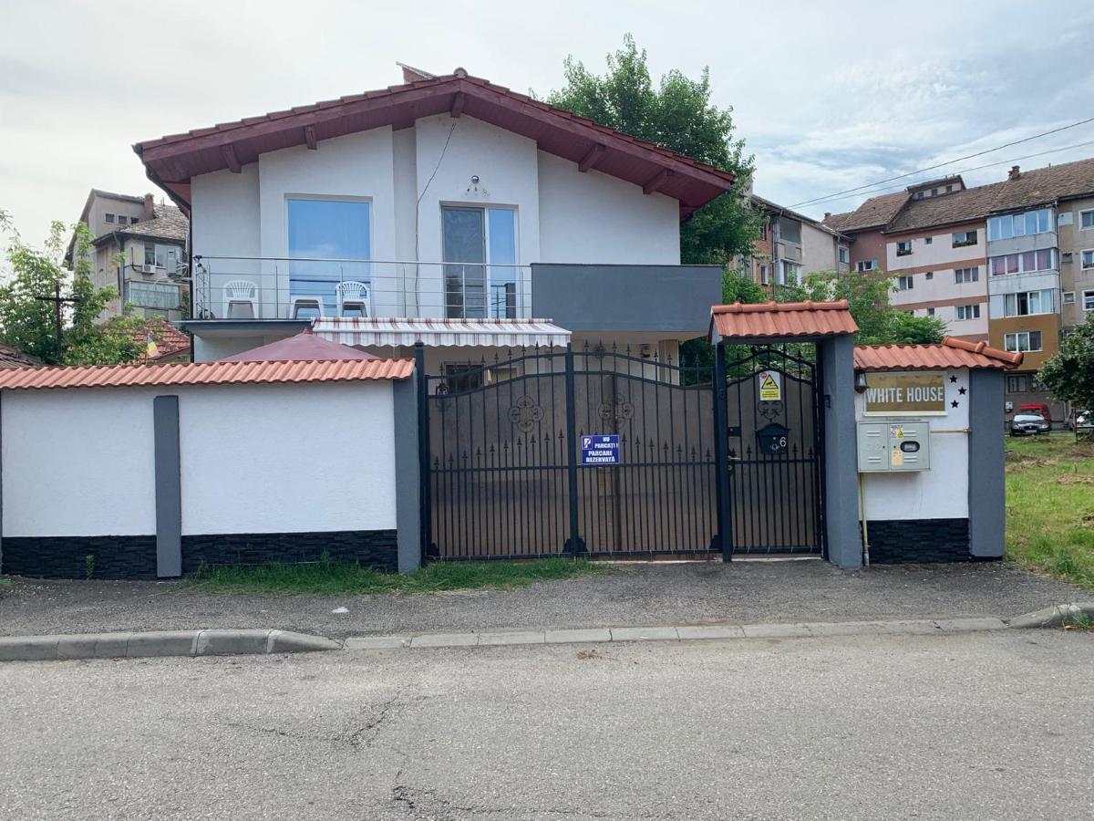 White House Guest House Hunedoara Exterior foto